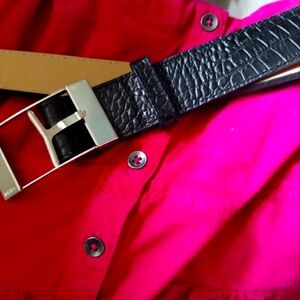 DKNY Italian alligator calfskin belt black nickel hardware. Lovely piece